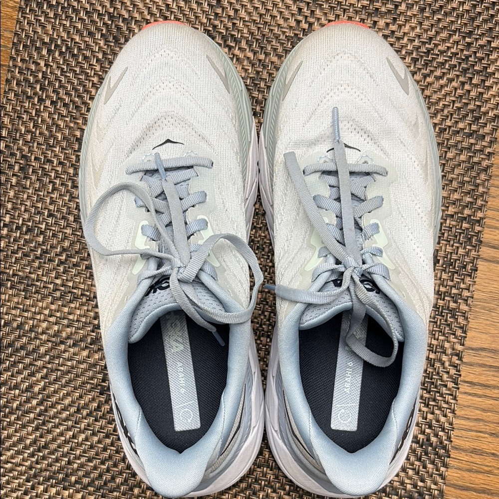 HOKA Arahi 6